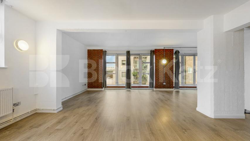 Spacious Studio located within a warehouse conversion with exposed brick  Ability View - Kingsland Road, Haggerston